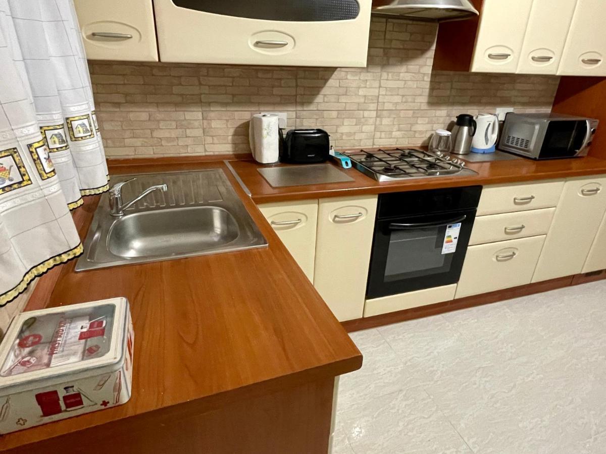 Regent Court - 3 Bedroom Apartment Within Walking Distance From Seafront St. Paul's Bay Exterior foto