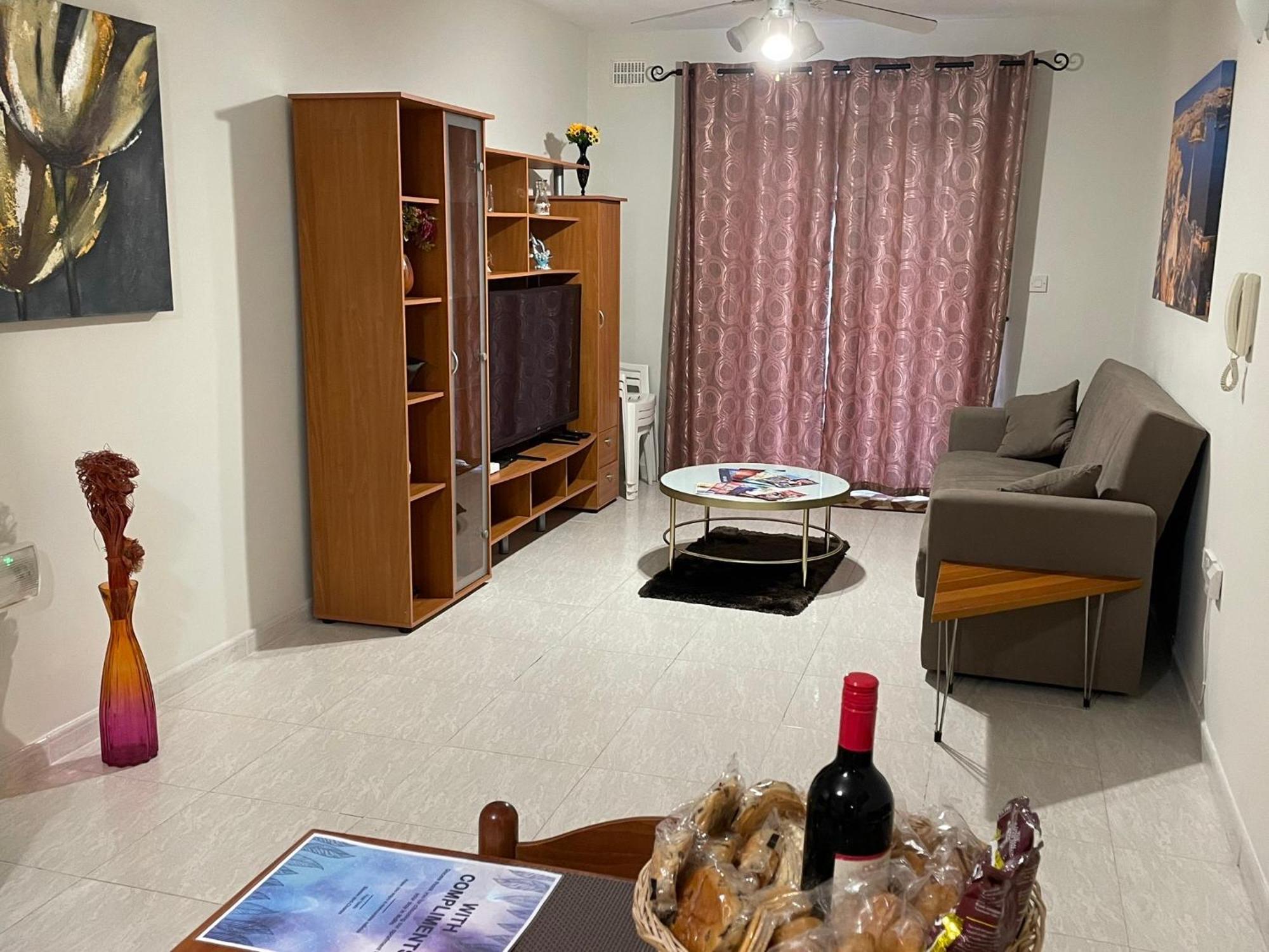 Regent Court - 3 Bedroom Apartment Within Walking Distance From Seafront St. Paul's Bay Exterior foto
